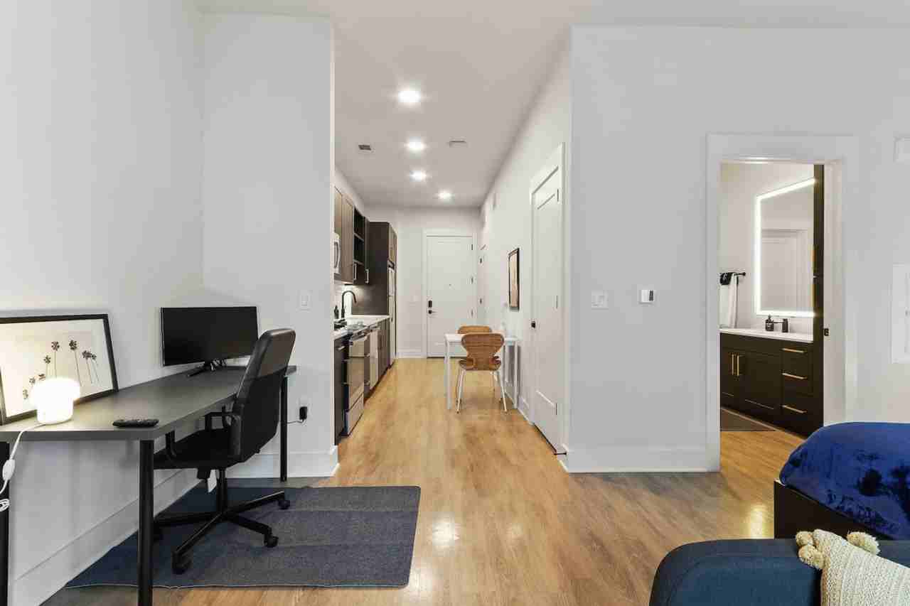 2317 West Grace Street - Photo 4 of 58