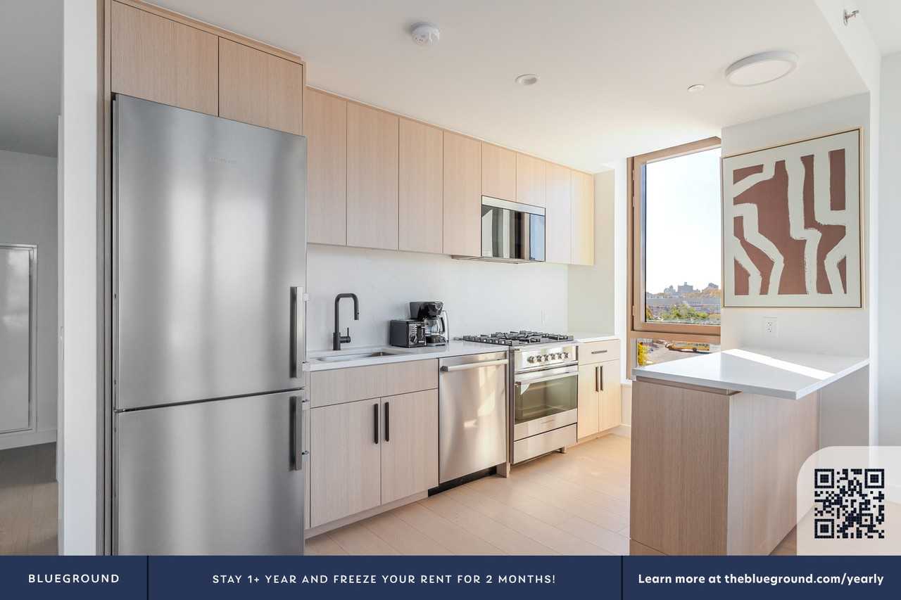 478 Kent Avenue - Photo 7 of 34