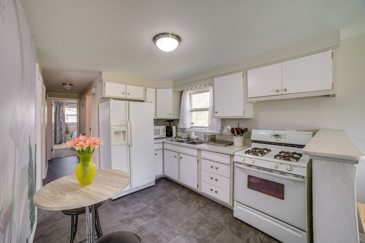 544 E 92nd Pl #1306077P - Photo 4 of 24