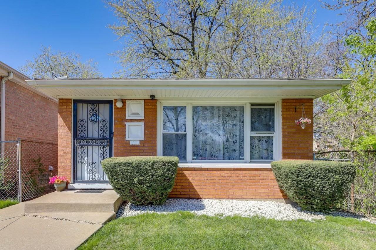 544 E 92nd Pl #1306077P - Photo 5 of 24