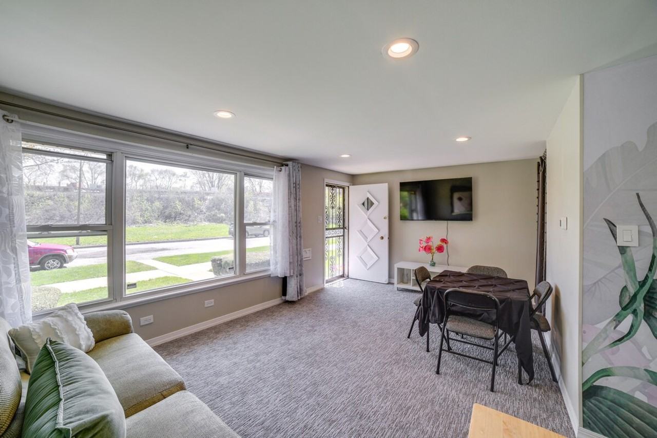 544 E 92nd Pl #1306077P - Photo 3 of 24