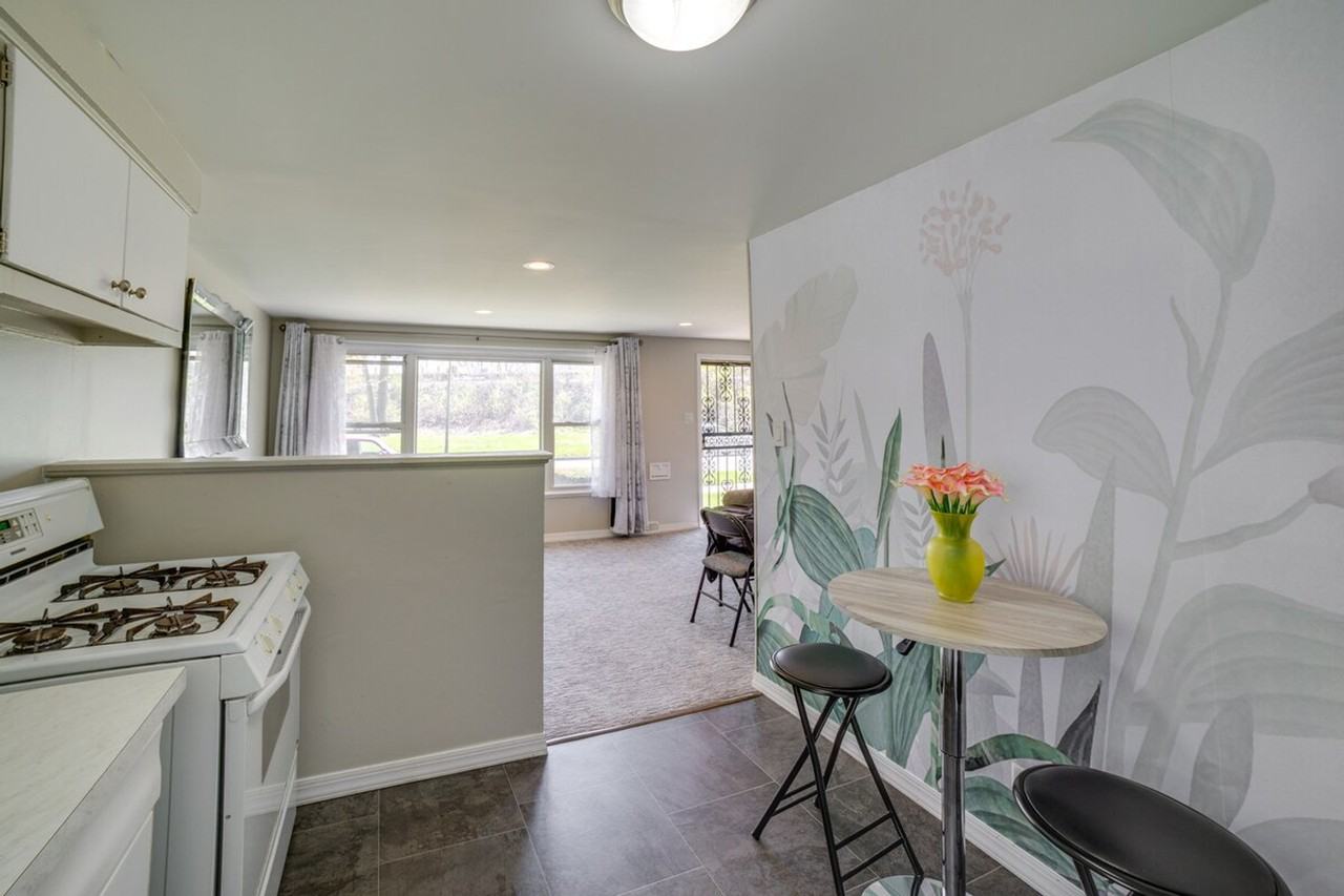 544 E 92nd Pl #1306077P - Photo 6 of 24