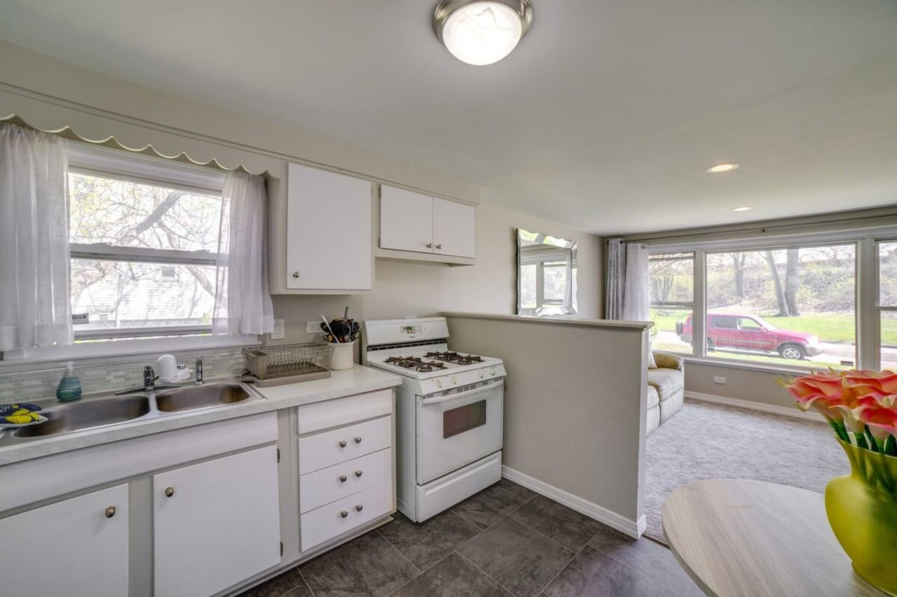 544 E 92nd Pl #1306077P - Photo 7 of 24