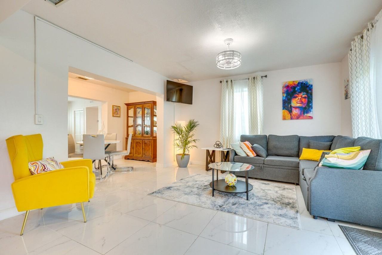 19630 Northwest 5th Avenue - Photo 3 of 46