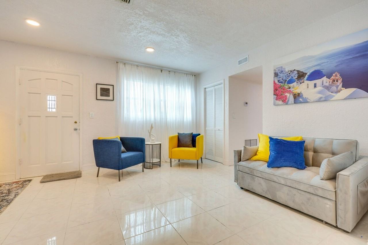 19630 Northwest 5th Avenue - Photo 4 of 46