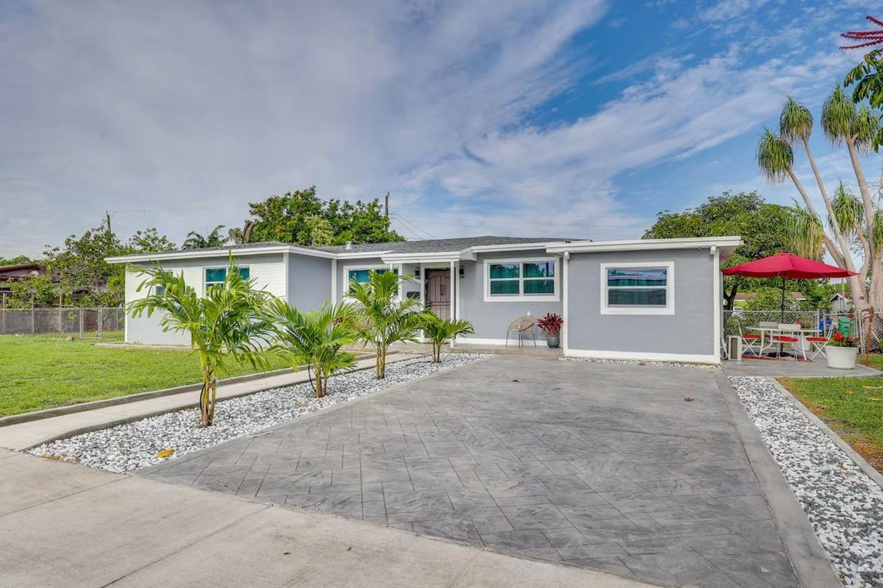 19630 Northwest 5th Avenue - Photo 6 of 46