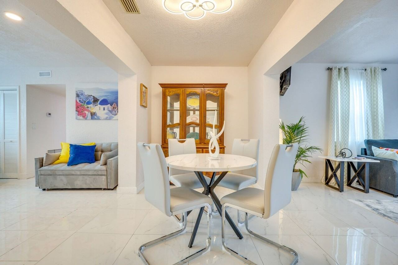 19630 Northwest 5th Avenue - Photo 7 of 46