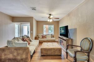 featured image of 2934 Nw 66th St