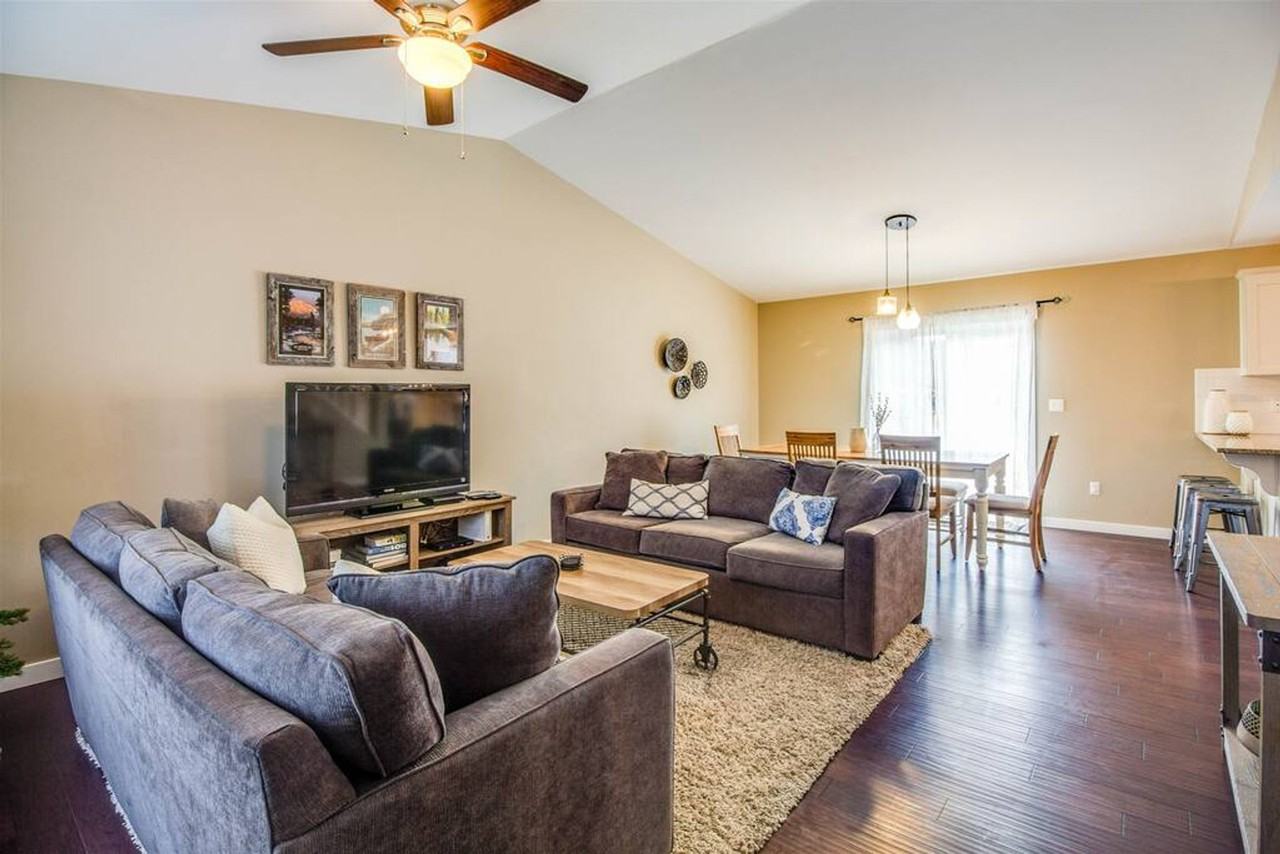 525 Southeast Gleneden Place #1330994P - Photo 2 of 23