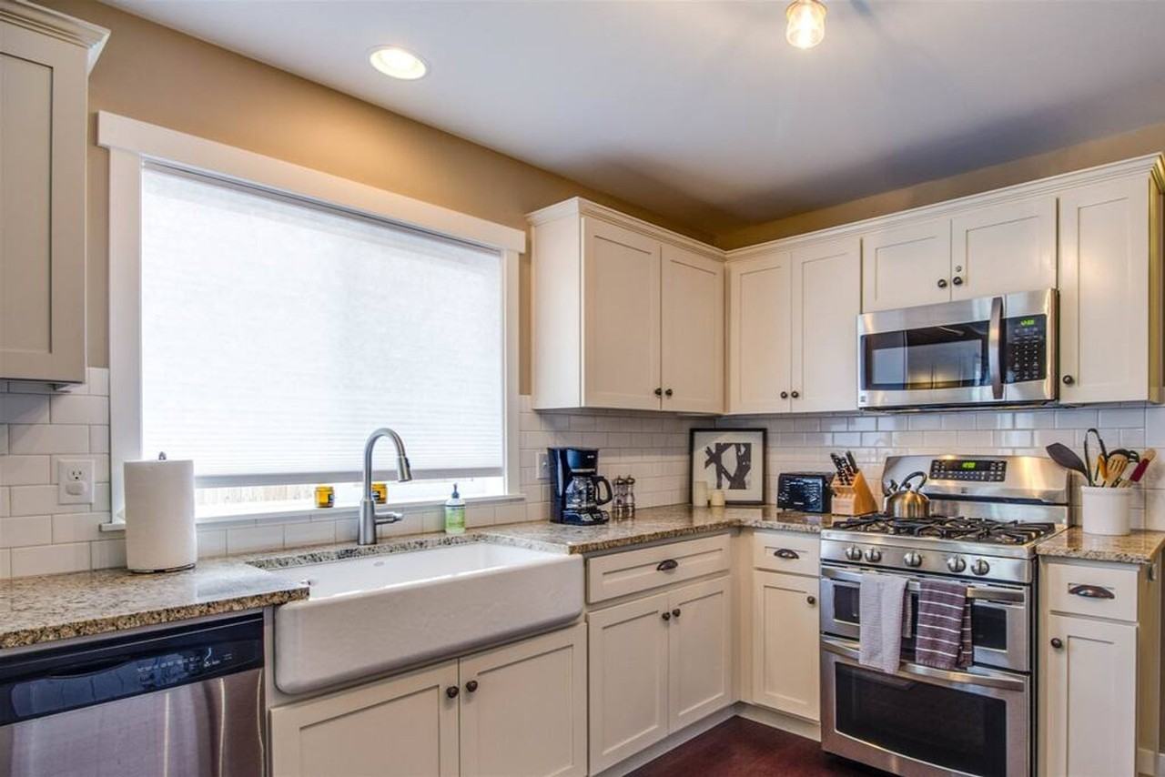 525 Southeast Gleneden Place #1330994P - Photo 5 of 23