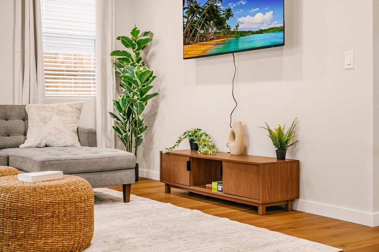 3202 Northwest Division Street - Photo 2 of 40