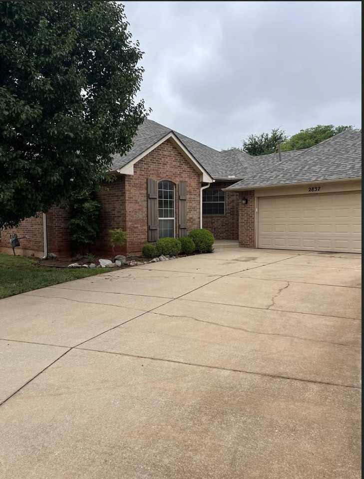 2837 Northwest 170th Street - Photo 3 of 27