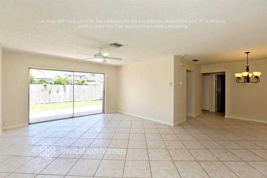 9331 Northwest 43rd Street - Photo 4 of 15