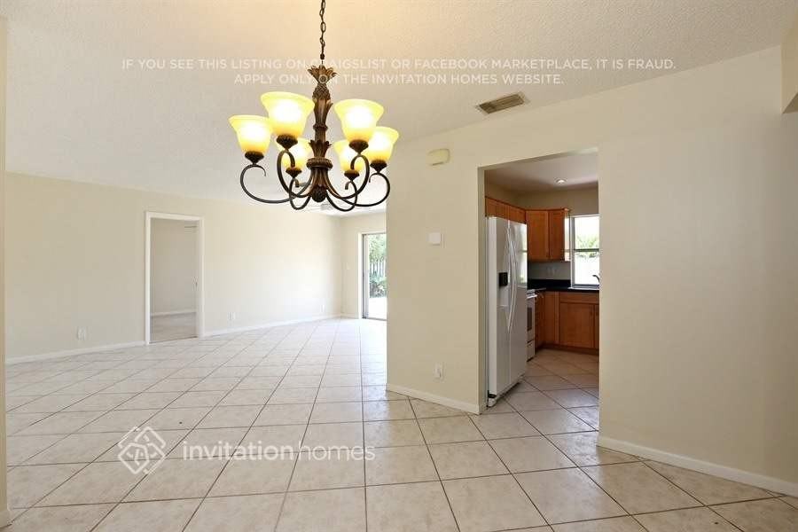 9331 Northwest 43rd Street - Photo 5 of 15