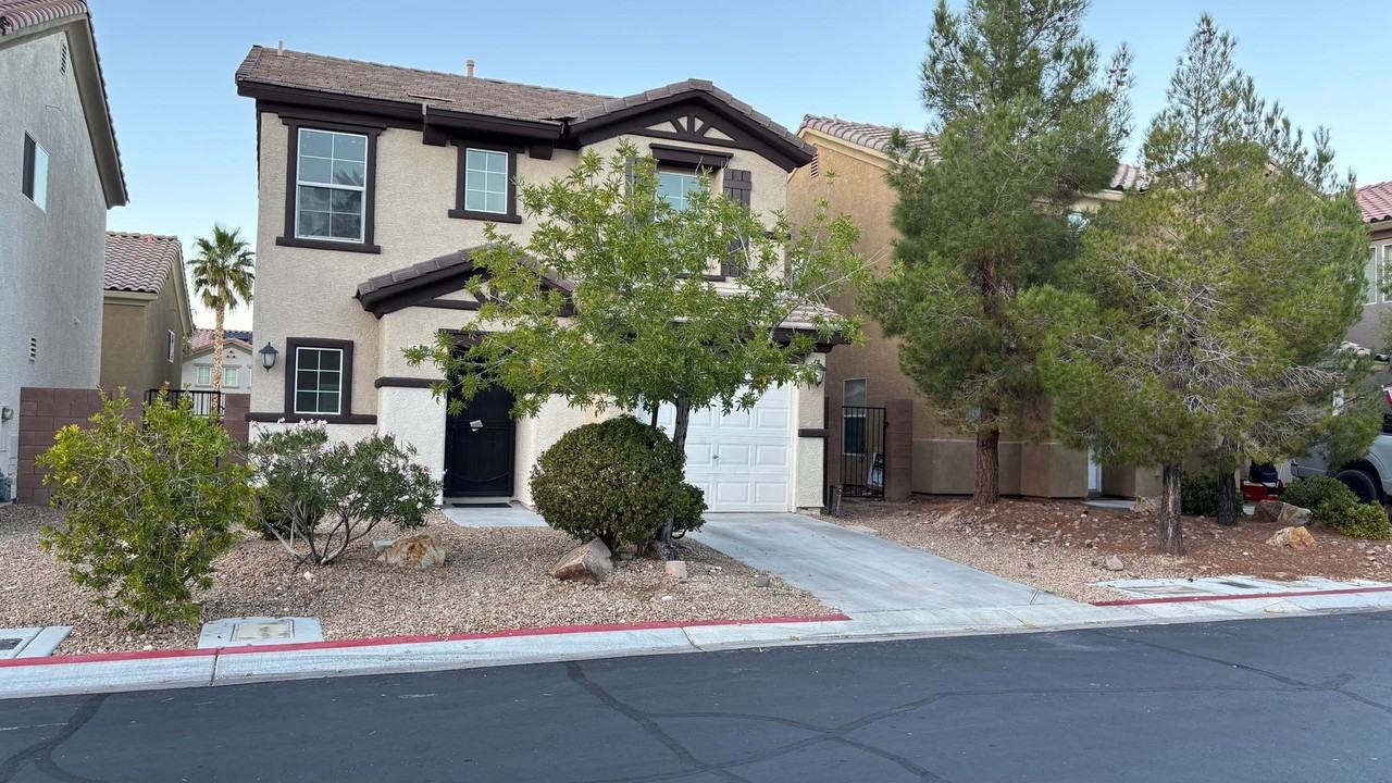 578 Shewsbury Ave - Photo 3 of 21