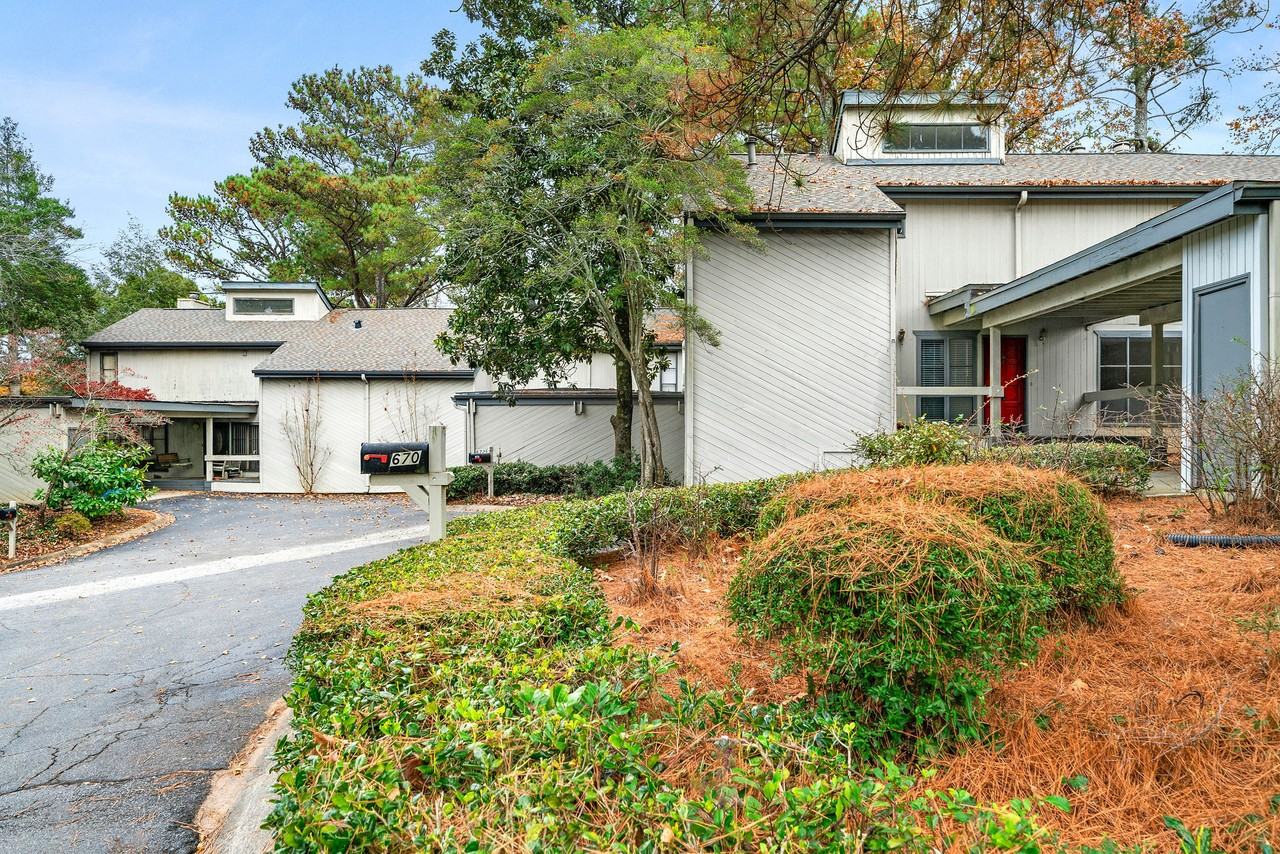 670 Highland Court Northeast #1 - Photo 3 of 33