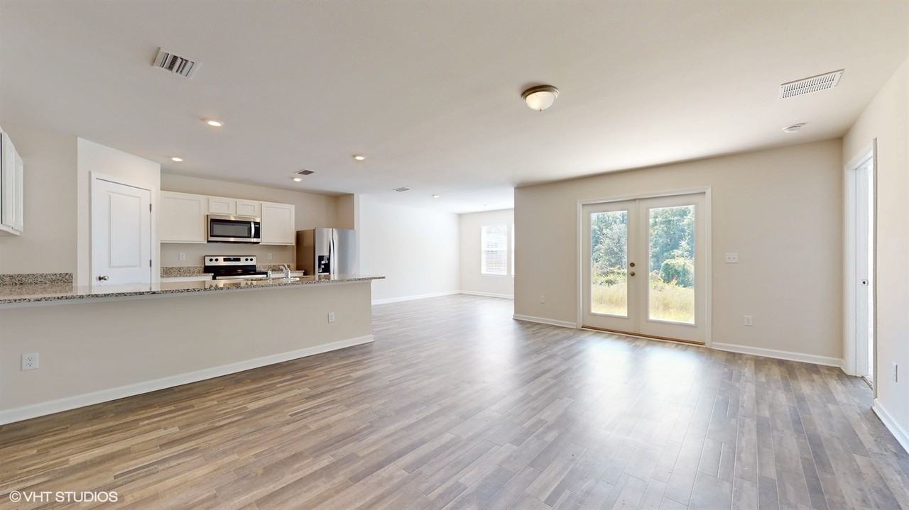 400 Whispering Creek Avenue - Photo 7 of 26