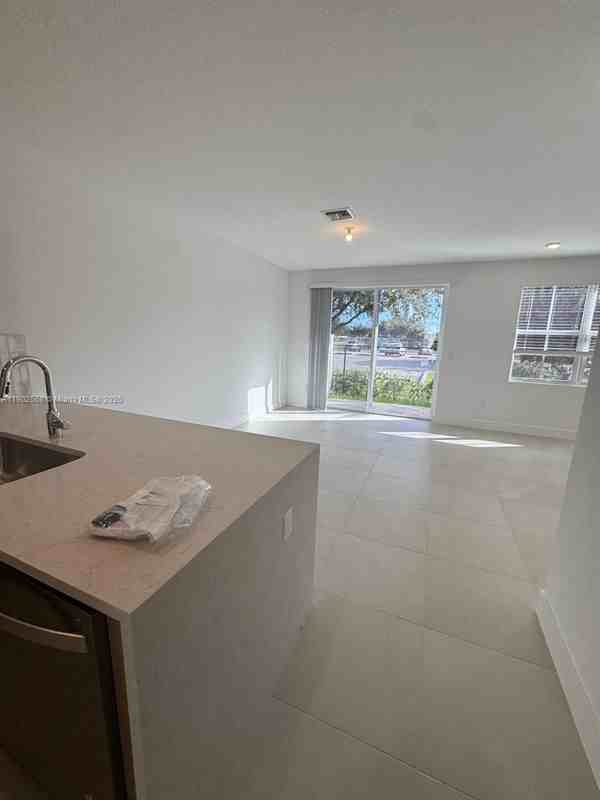 17108 Sw 2nd Cir - Photo 2 of 12