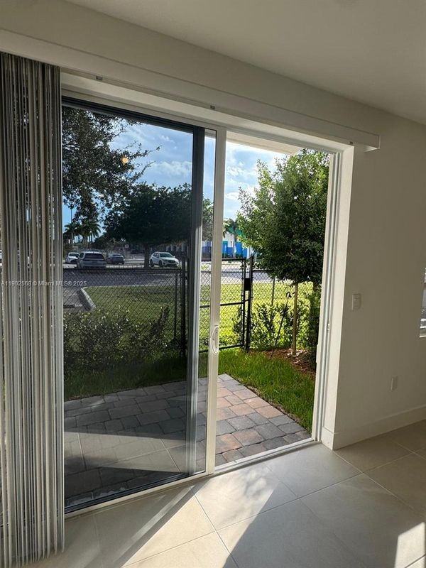 17108 Sw 2nd Cir - Photo 7 of 12