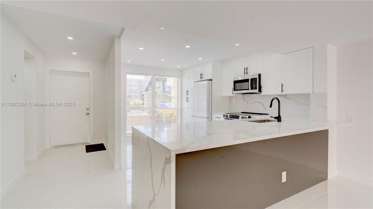 933 Ne 24th Ave - Photo 6 of 22