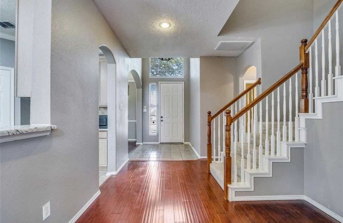 2023 Nottingham Pl - Photo 2 of 15