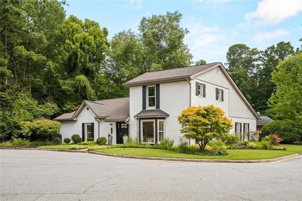 2861 Dorby Close Ne - Photo 3 of 43