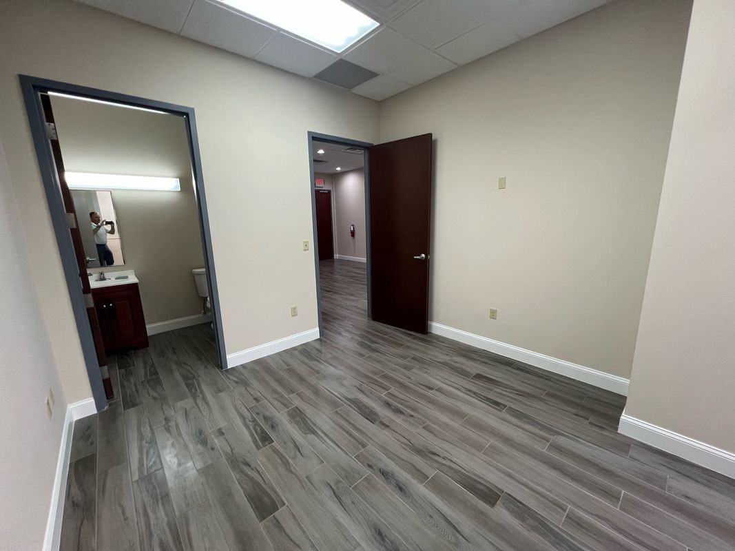 6000 Turkey Lake Rd ##202 - Photo 4 of 11