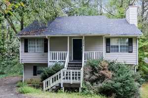 featured image of 2704 Laurel View Dr