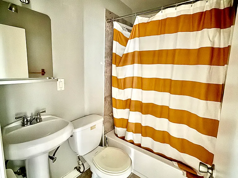 2110 N Western Ave #2 - Photo 7 of 10