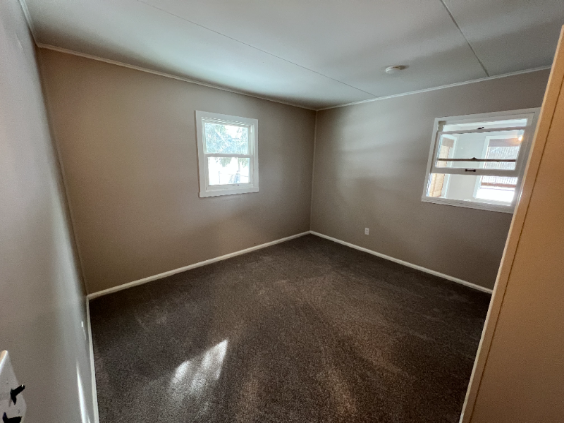 209 Iroquois St - Photo 5 of 15