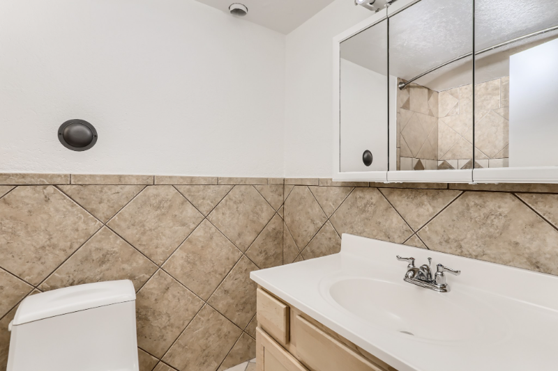 1045 N Clarkson St #105 - Photo 4 of 16