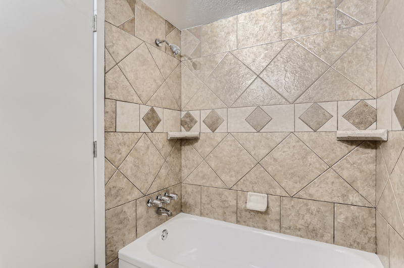 1045 N Clarkson St #105 - Photo 5 of 16