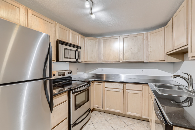 1045 N Clarkson St #105 - Photo 7 of 16