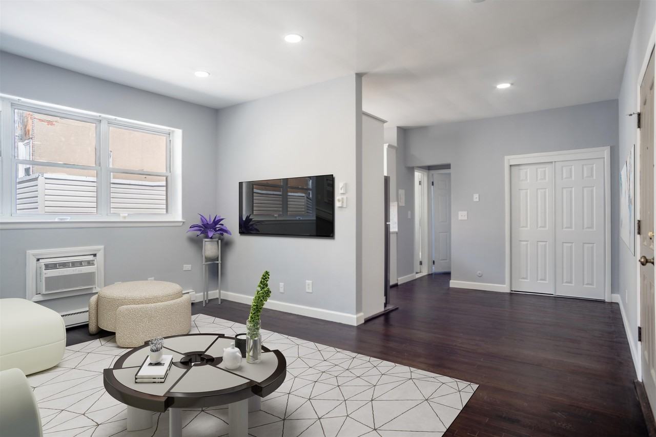 711 18th Street #M - Photo 2 of 15