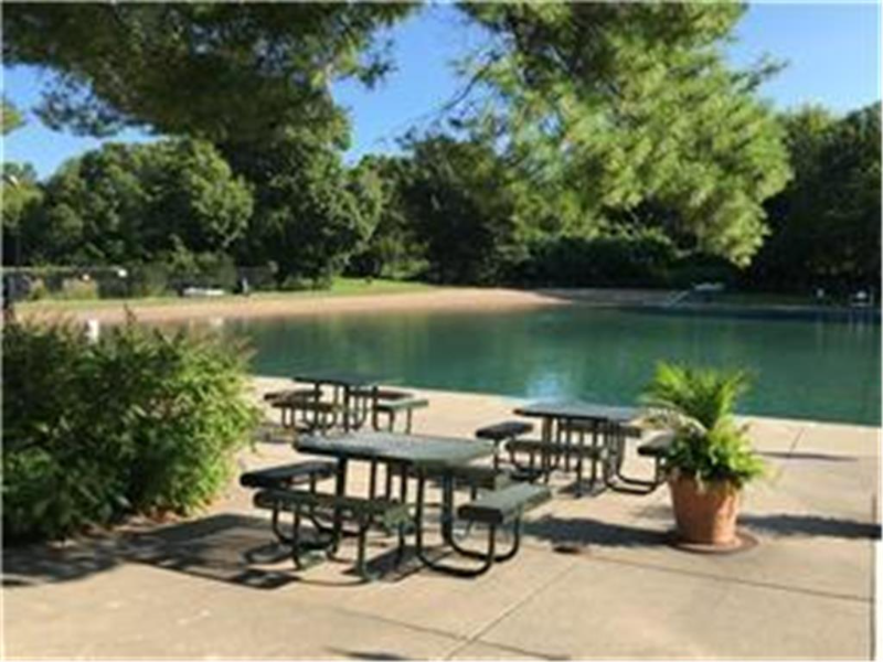 10829 Forestview Cir - Photo 2 of 20