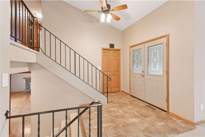 10829 Forestview Cir - Photo 3 of 20