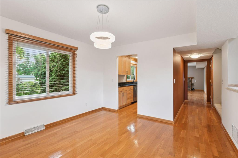 10829 Forestview Cir - Photo 5 of 20