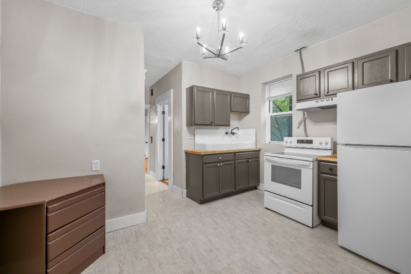 3134 Miami St - Photo 4 of 38