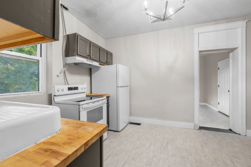 3134 Miami St - Photo 5 of 38