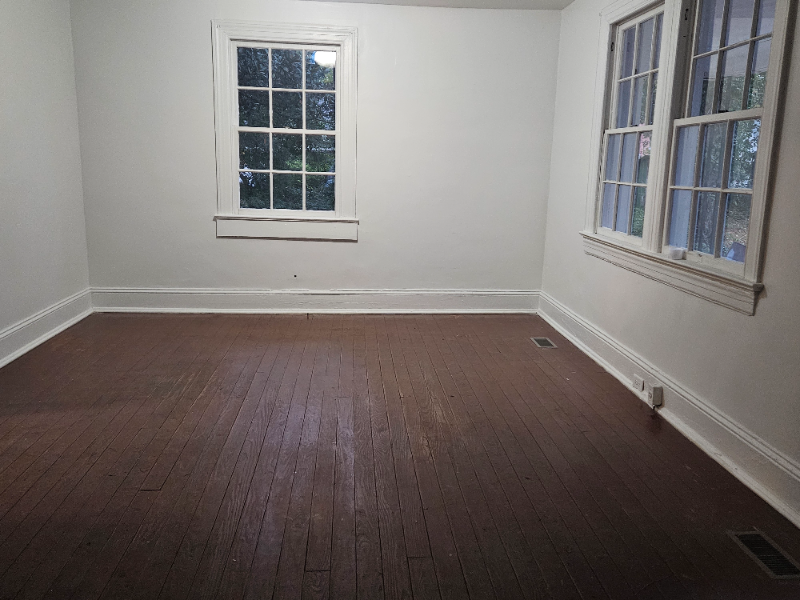 504 Nelson Street - Photo 4 of 7