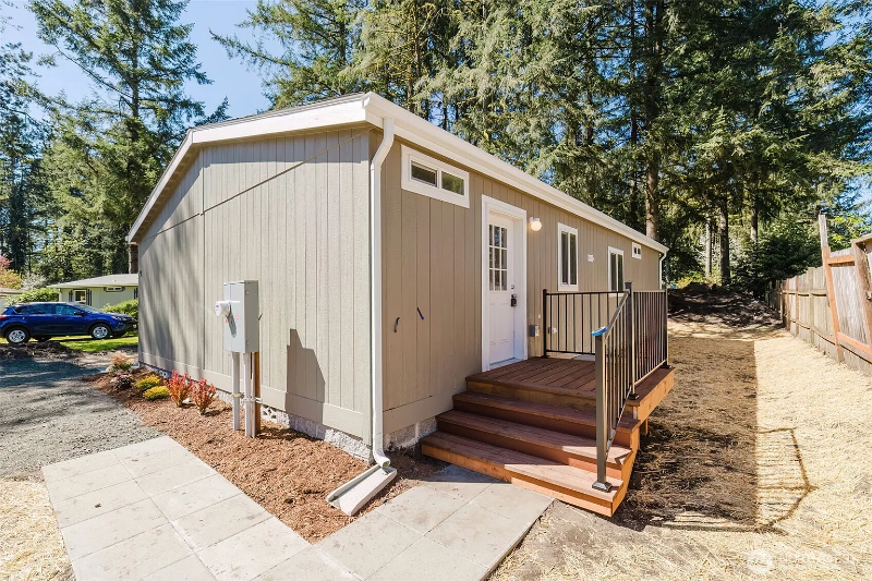 2535 70th Ave Sw #9 - Photo 4 of 14