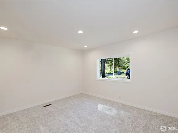 2535 70th Ave Sw #9 - Photo 5 of 14