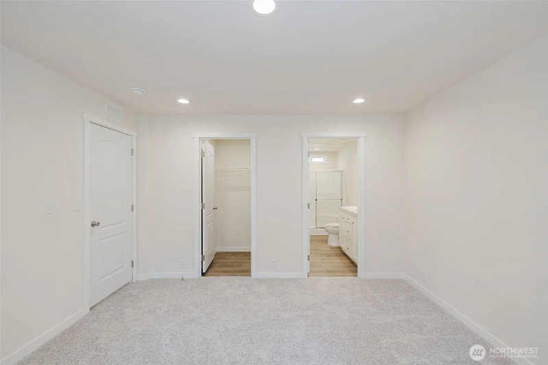 2535 70th Ave Sw #9 - Photo 7 of 14