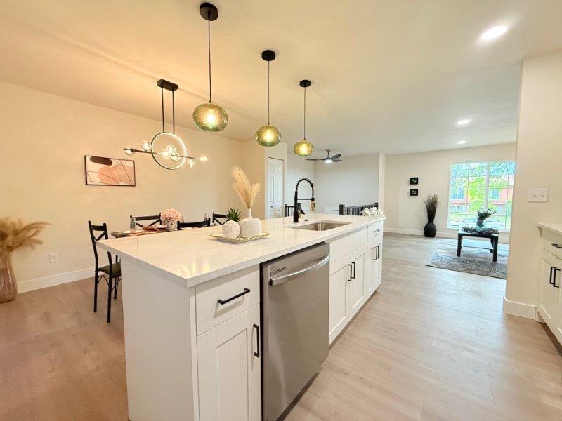 4770 Newton Dr - Photo 3 of 20