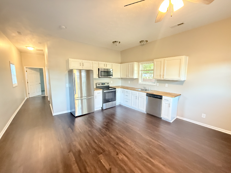 417 East 18th Street - Photo 3 of 10