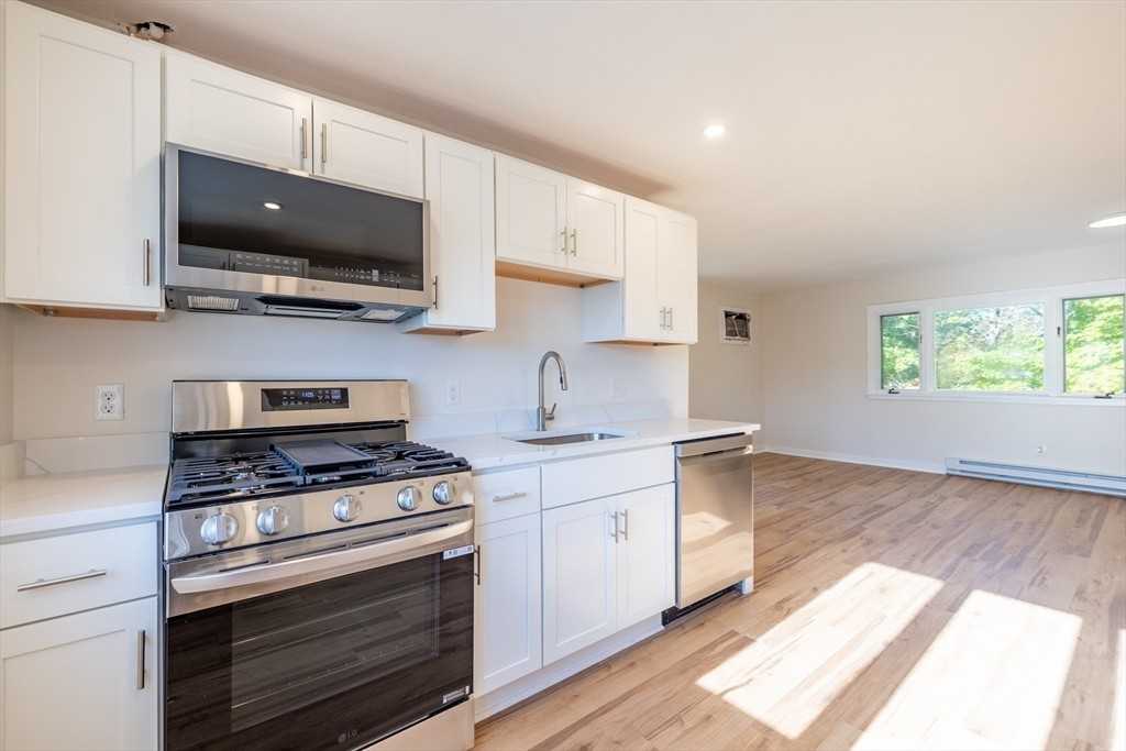 365 Whiting Ave #3 - Photo 3 of 14