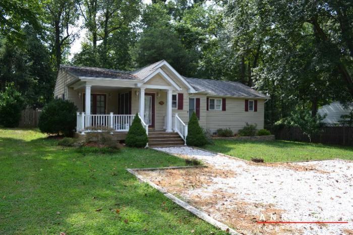 2760 Riverview Dr - Photo 2 of 42