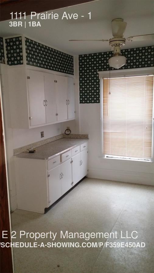 1111 Prairie Ave #1 - Photo 3 of 6