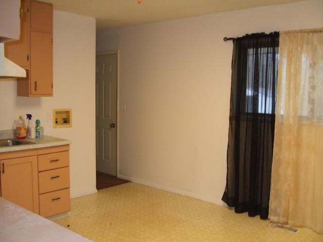 1159 McIntosh Dr #1 - Photo 3 of 6