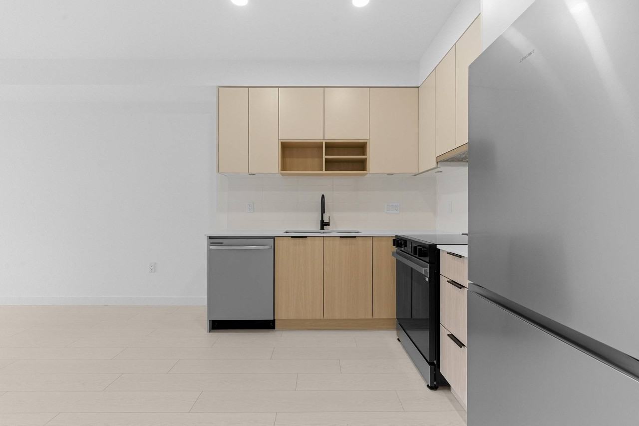 10488 138A Street #3xx - Photo 4 of 22